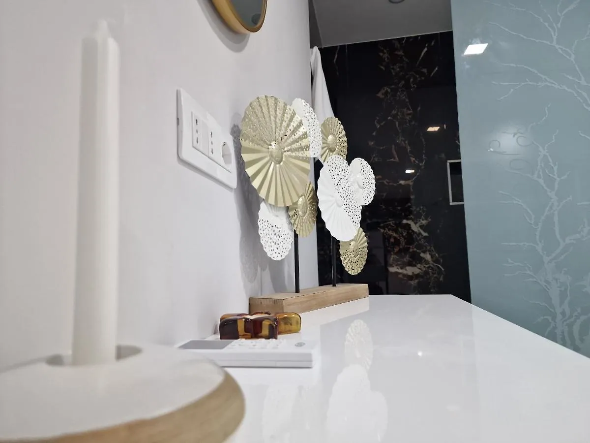 Megaride House Apartment Naples 0*,
